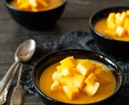 Crèmes de mangue en petits pots