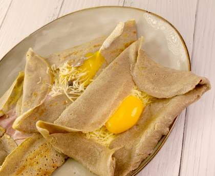 Crêpes au Sarrasin farcies à l'oeuf, fromage et jambon