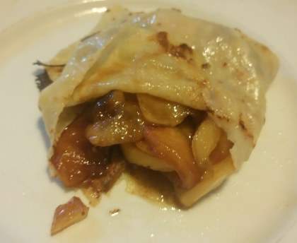 Crêpes aux pommes flambées à la poêle