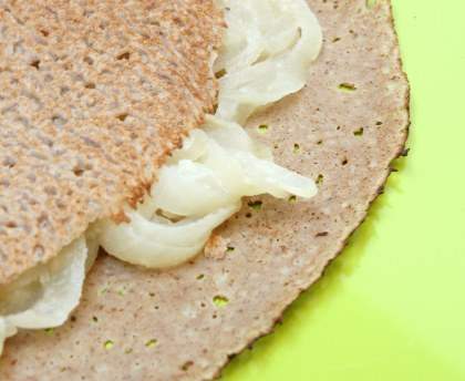 Crêpes farcies aux oignons fondus