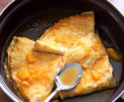 Crêpes Suzettes flambées au Grand Marnier