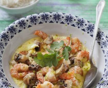 Crevettes à la noix de coco et combava