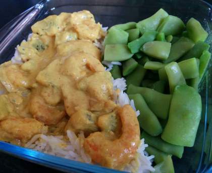 Crevettes sautées au curry et kiwi