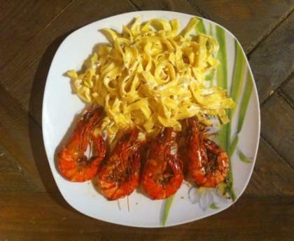 Crevettes sautées et tagliatelles à la crème