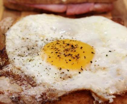 Croque madame au chèvre