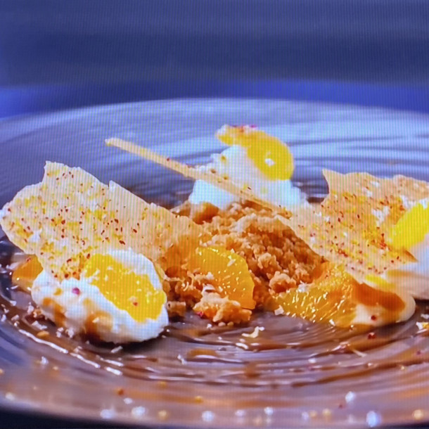 Crumble à l’os à moelle, ganache agrumes, crémeux pollen et caramel d’oursin