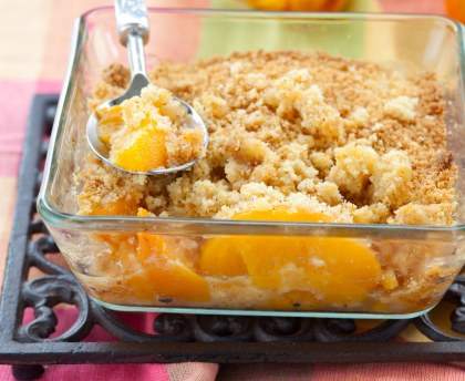 Crumble aux pêches et amandes