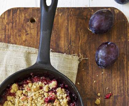Crumble aux quetsches et aux pommes