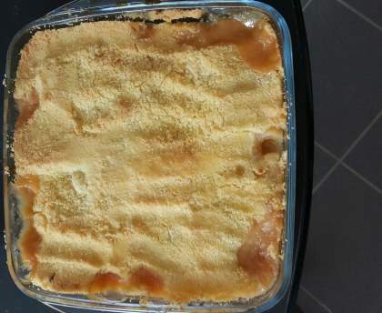 Crumble pêches chocolat blanc
