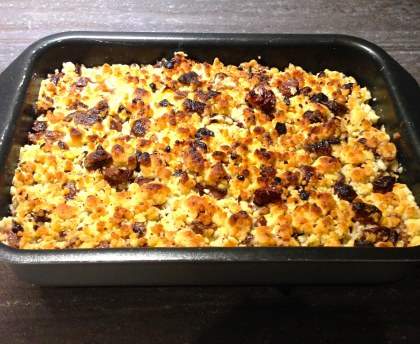 Crumble pommes, bananes et framboises au chocolat
