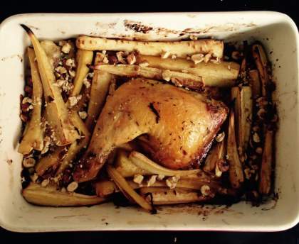 Cuisse de poulet rôti aux panais et éclats de noisettes