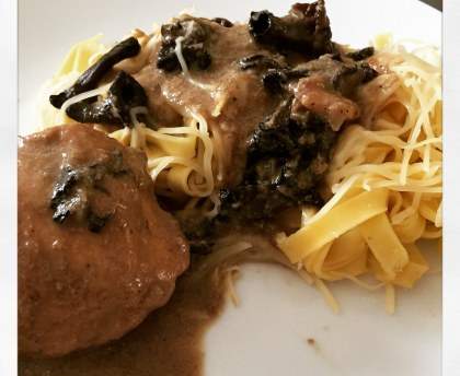 Cuisse de poulet sauce aux trompettes