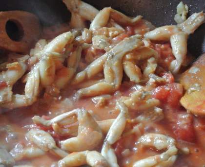 Cuisses de grenouilles sauce tomate à la diable