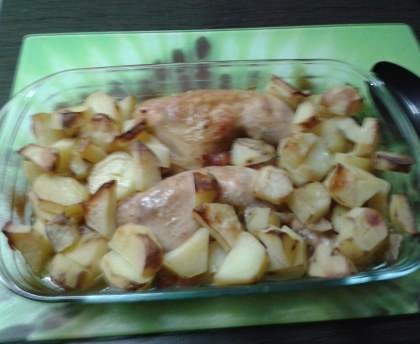 Cuisses de poulet et pommes de terre au four