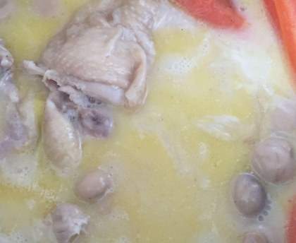 Cuisses de poulet, sauce crème et champignons 