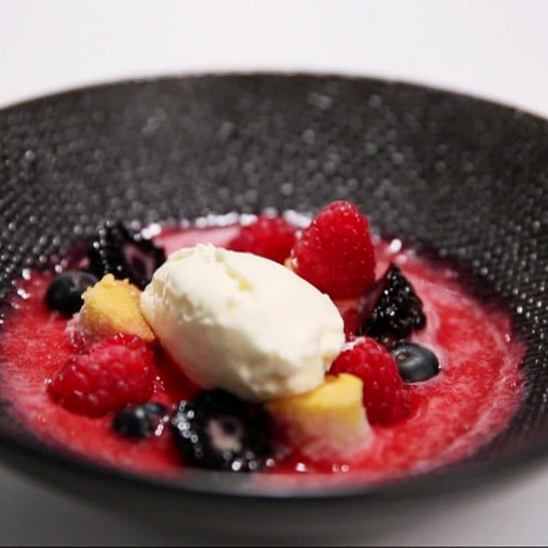 Déclinaison de fruits rouges, moelleux et crémeux aux amandes