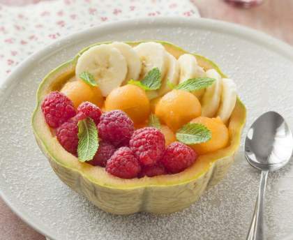 Dessert de melon framboises bananes
