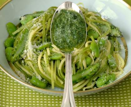 Divins spaghetti aux asperges, fèves et pois gourmands