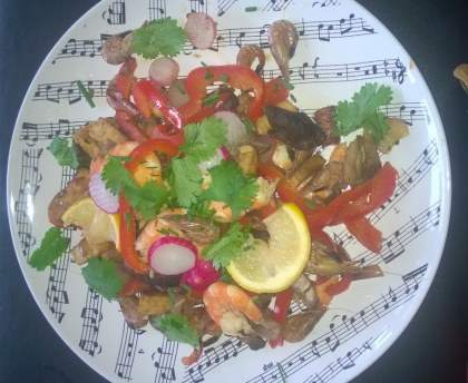 Duo de crevettes pour duo de champignons, coriandre et radis