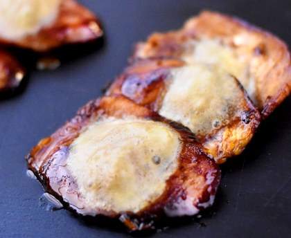 Ecume de cola sur chips de bacon