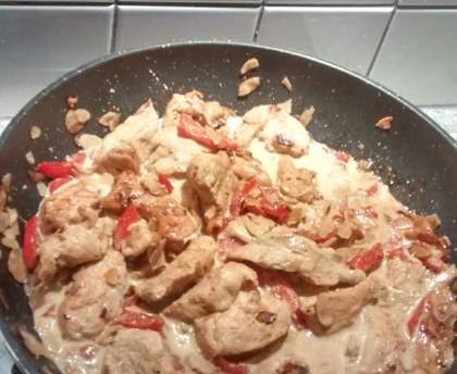 Emincé de poulet au miel et aux amandes