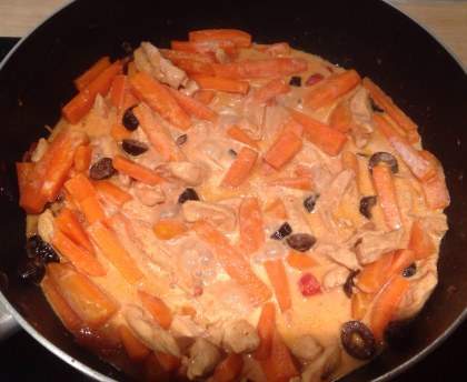 Emincé de poulet aux carottes et olives