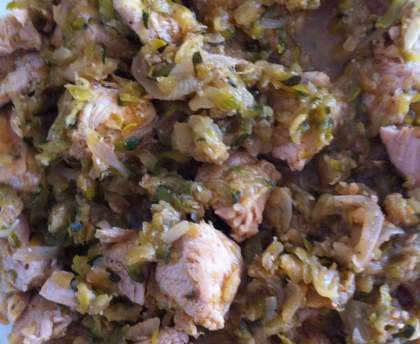Emincé de poulet miel/amandes sur lit de courgettes