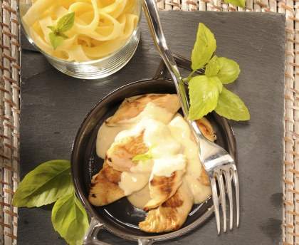 Emincé de poulet sauce basilic