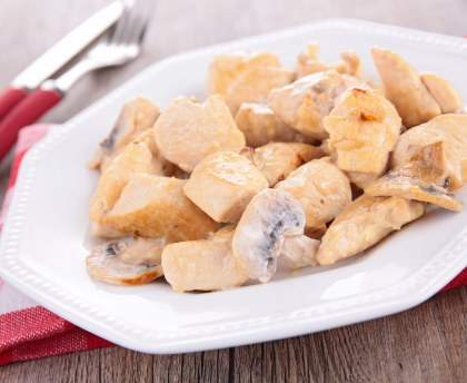 Emincés de poulet à la creme et aux champignons