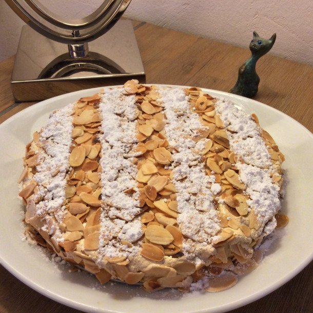Entremet au café et aux amandes