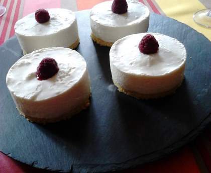 Entremet vanille coulis de framboise