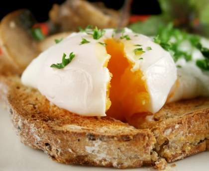 Epinards aux oeufs pochés et au basilic