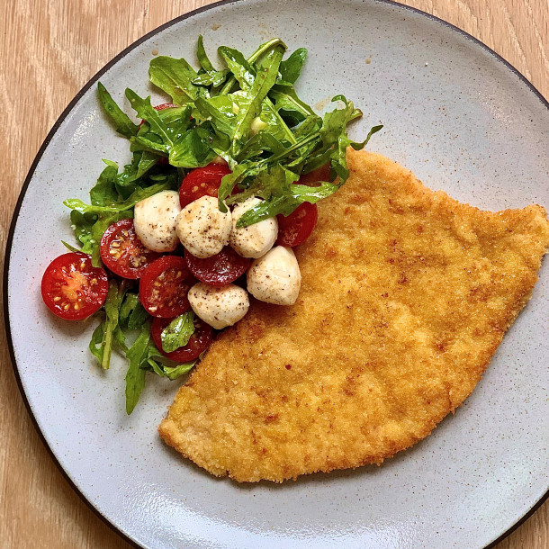 Escalope milanaise, salade caprese de Cyril Lignac