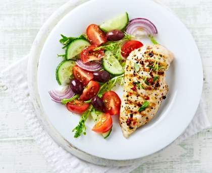 Escalopes de poulet grillées marinées au gingembre