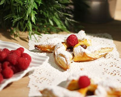 Etoile feuilletée au chocolat et à la framboise