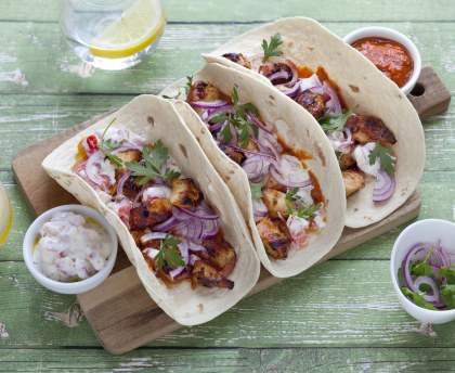 Fajitas de poulet grillé et sauce tomate-yaourt