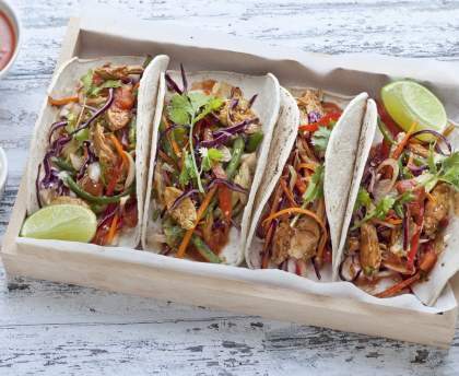 Fajitas de salade asiatique croquante au poulet