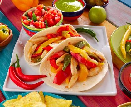 Fajitas épicées à la dinde et aux légumes du soleil