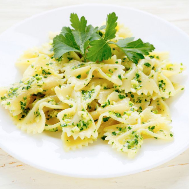 Farfalle au parmesan, crème et persil