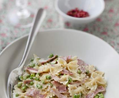 Farfalles au jambon et petits pois