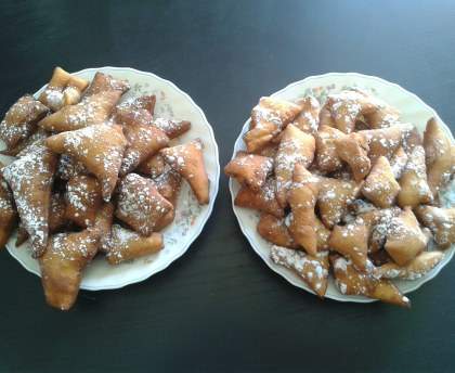Faverolles ( appellées aussi bugnes ou beignets )