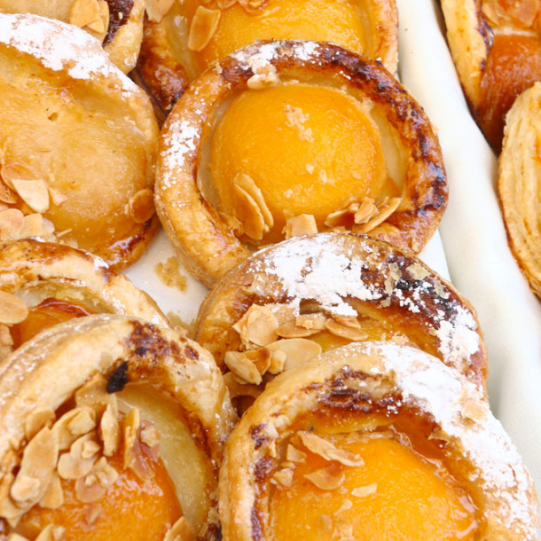 Feuilleté aux abricots et aux amandes