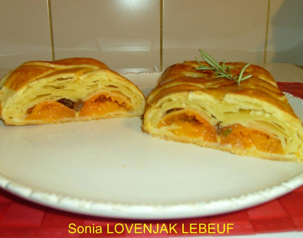 Feuilleté aux abricots raisins secs et romarin