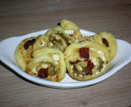 Feuilletés à la feta, tomates et tapenade pour l'apéro