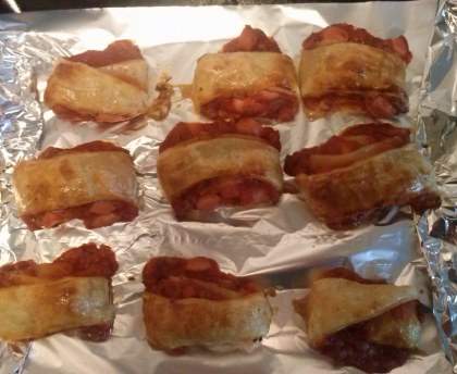 Feuilletés a la saucisse et bolognaise