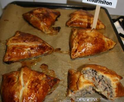 Feuilletés à la viande et aux pignons