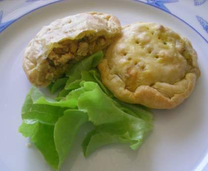 Feuilletés au poulet, poivrons et pruneaux