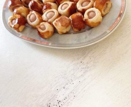 Feuilletés aux saucisses et sésame