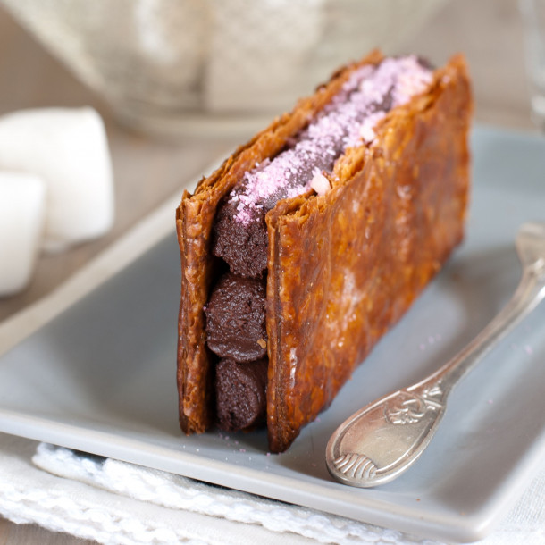 Feuilletés caramélisés, ganache au chocolat
