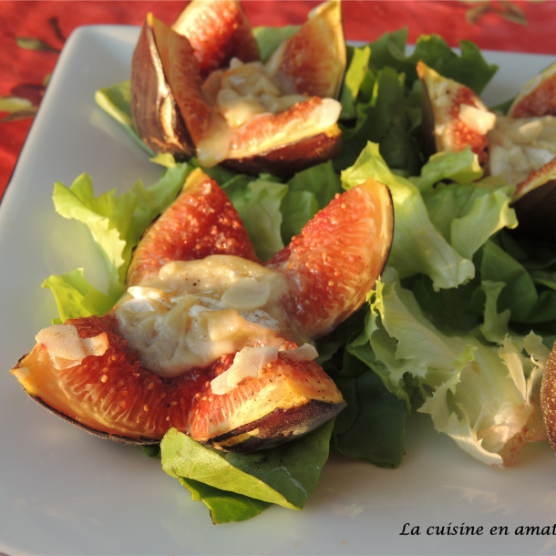 Figues au chèvre chaud, miel et amandes